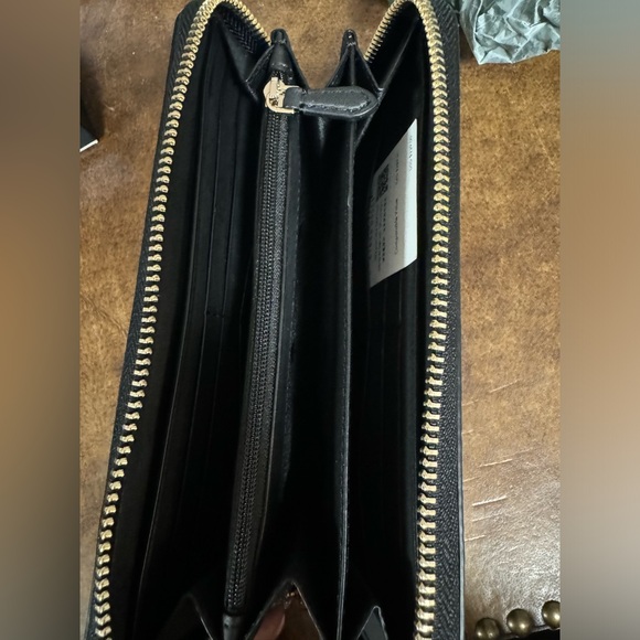 Kate spade ♠️
large continental wallet - Picture 4 of 4